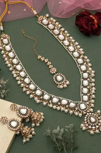 White color kundan necklace set