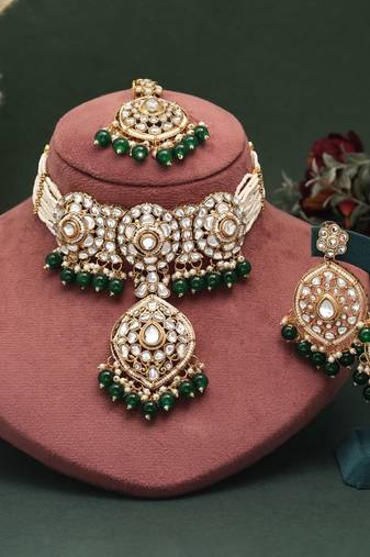 Green color choker kundan necklace set