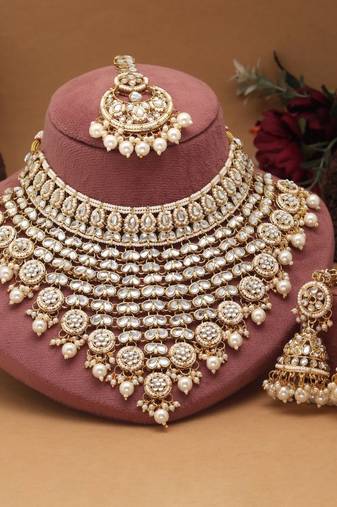 White color kundan necklace set