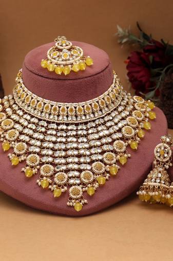 Yellow color kundan necklace set