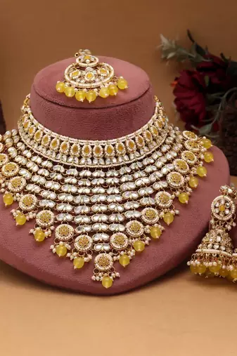 Yellow color kundan necklace set