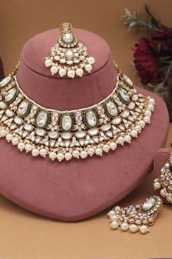White color kundan necklace set