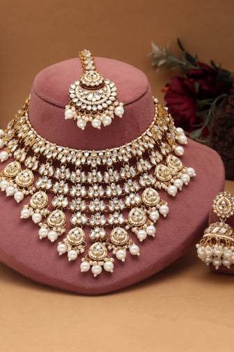 White color kundan necklace set