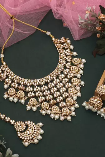 White color kundan necklace set