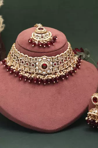 Maroon color kundan necklace set