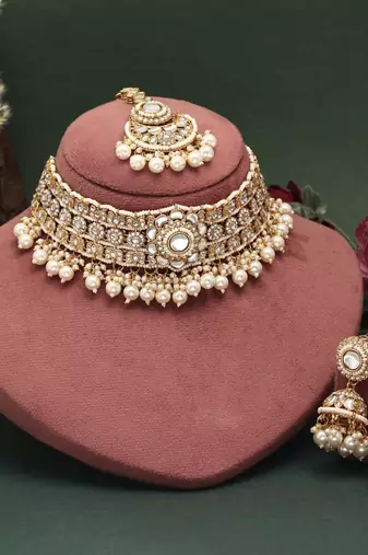 White color kundan necklace set