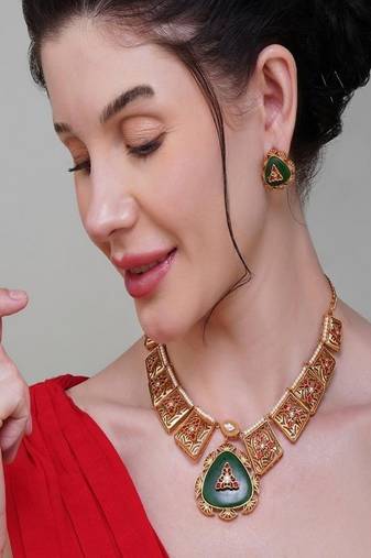 Gold plated green stone necklace set