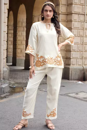 Women Viscos Rayon Threadwork Kurta With Trouser 