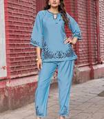 Women Viscos Rayon Threadwork Kurta With Trouser 