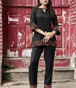 Women Viscos Rayon Threadwork Kurta With Trouser 