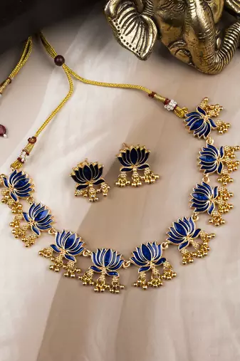 Divine petal inspired blue necklace set