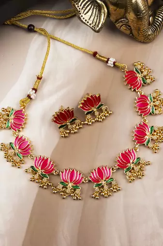 Divine petal inspired pink necklace set