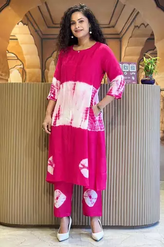  women pure cotton printed pink kurta with pant