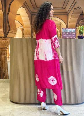 Pink Women Cotton Printed Kurta With Pant 2