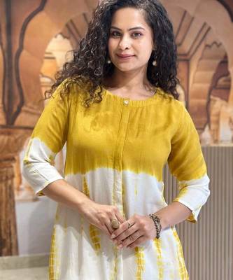 Yellow Women  Cotton Printed Kurta With Pant 1