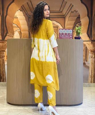 Yellow Women  Cotton Printed Kurta With Pant 2