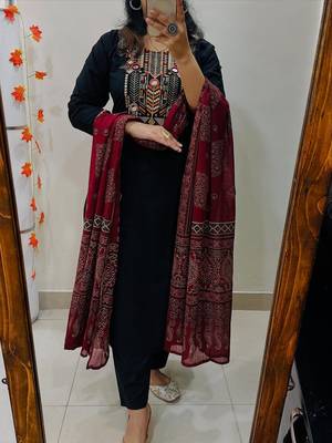 Black Women  Cotton Embroidered Kurta With Pant And Dupatta 2