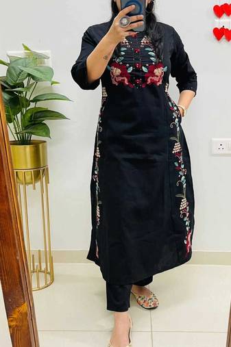  women pure cotton embroidered black kurta with pant