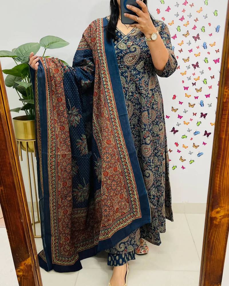  women pure cotton printed blue kurta with pant and dupatta