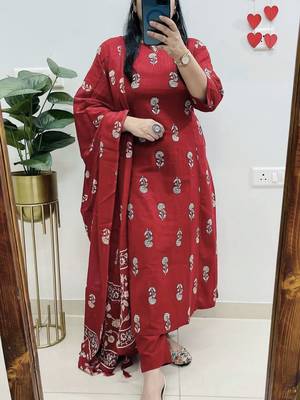 Red Women  Cotton Printed Kurta With Pant And Dupatta 1