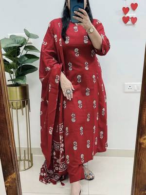 Red Women  Cotton Printed Kurta With Pant And Dupatta 2