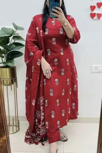 Red Women  Cotton Printed Kurta With Pant And Dupatta