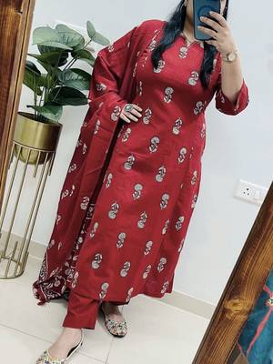 Red Women  Cotton Printed Kurta With Pant And Dupatta 3