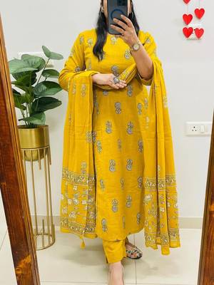 Yellow Women  Cotton Printed Kurta With Pant And Dupatta 2
