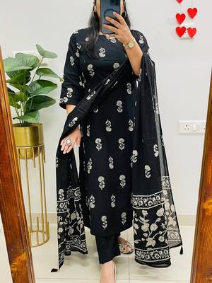 Black Women  Cotton Printed Kurta With Pant And Dupatta 2
