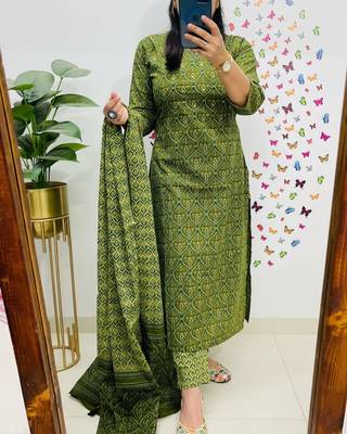 Green Women  Cotton Printed Kurta With Pant And Dupatta 2