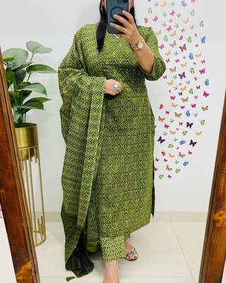 Green Women  Cotton Printed Kurta With Pant And Dupatta 3