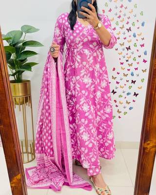 Pink Women  Cotton Printed Kurta With Pant And Dupatta 1