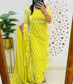 Yellow Women Pure Cotton Printed Kurta With Pant And Dupatta