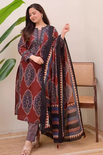 Red Women  Cotton Printed Kurta With Pant And Dupatta
