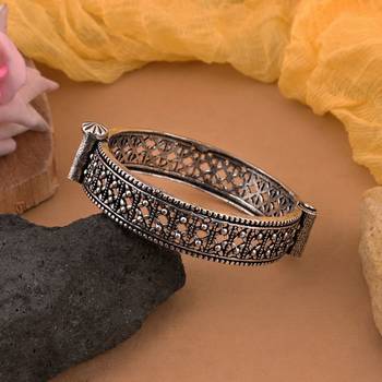 Silver color oxidised openable bracelet 1