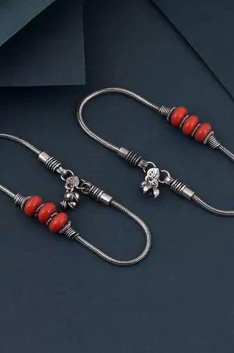 Red color oxidised anklet