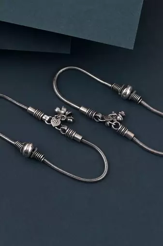 Silver color oxidised anklet