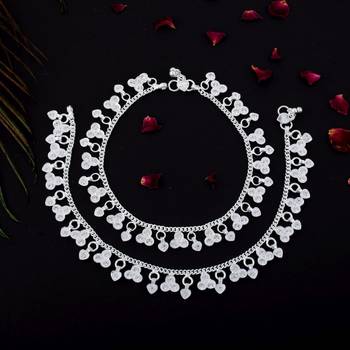 Beautiful silver color anklets crafted with intricate artistic detailing for wedding functions 1