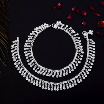 Beautiful silver color anklets designed with traditional indian artistic craft for wedding events 1