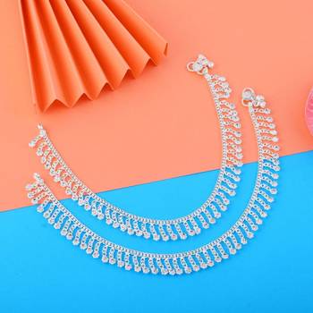 Beautiful silver color anklets designed with traditional indian artistic craft for wedding events 2