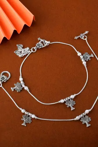 Attractive silver color oxidised anklet perfect for wedding styling, festivals, and party outfits