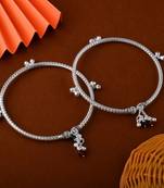 Classic silver color oxidised anklet crafted with exquisite detailing for womenâ€™s wedding outfits jewelry