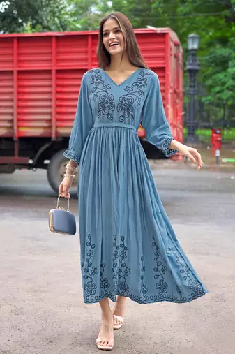 Women Rayon Weaving Embroidered Kurti