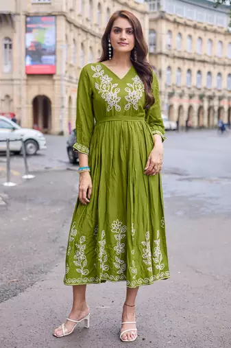 Women Rayon Weaving Embroidered Kurti