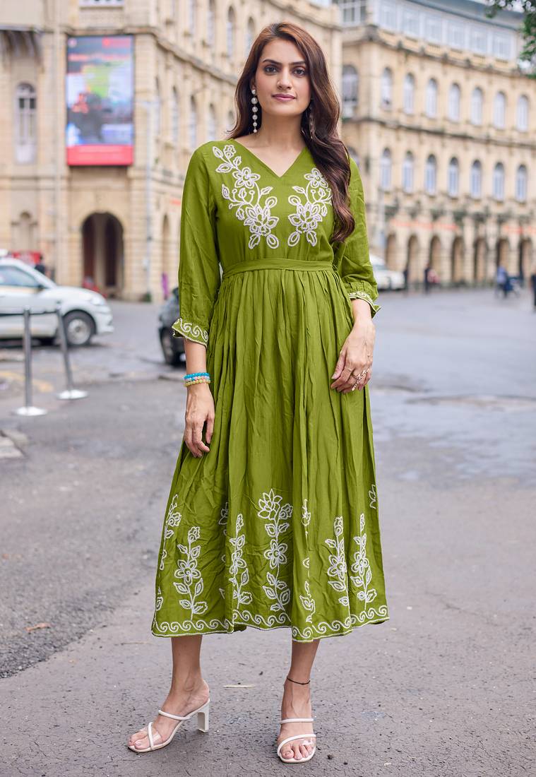 Women Rayon Weaving Embroidered Kurti