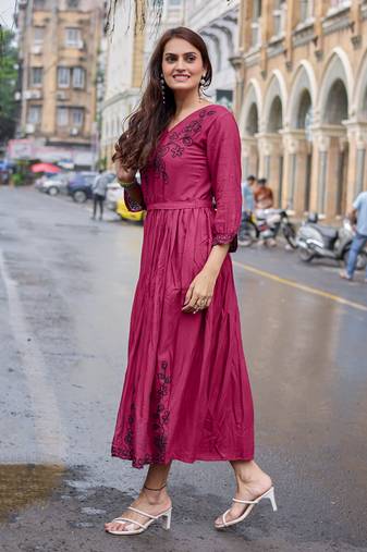 Women Rayon Weaving Embroidered Kurti