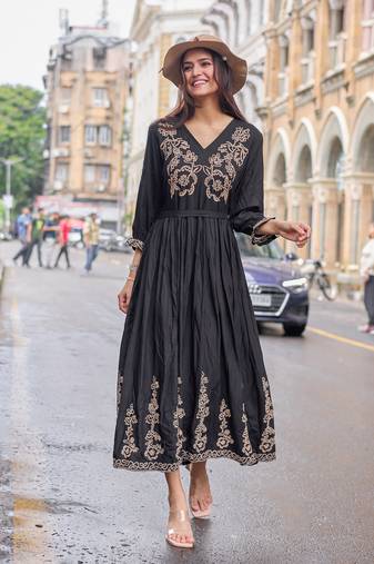 Women Rayon Weaving Embroidered Kurti