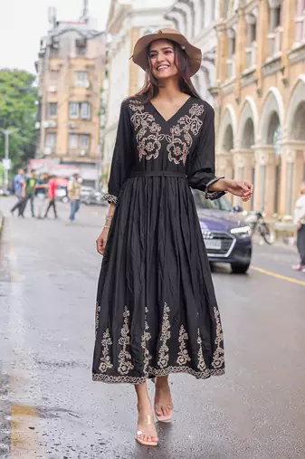 Women Rayon Weaving Embroidered Kurti