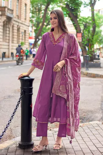 Women Mull Chanderi Embroidered Regular Kurta With Trousers & With Dupatta