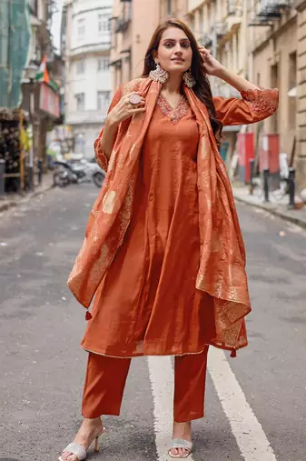 Women Mull Chanderi Embroidered Regular Kurta With Trousers & With Dupatta
